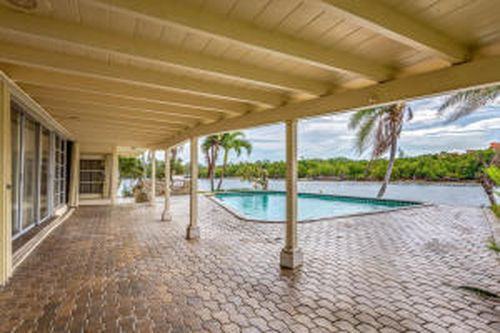 2934 NE 8th Ave - Photo 2 of 8