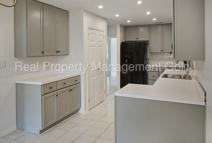 770 Bellefield Rd - Photo 3 of 25