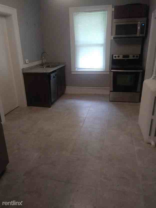 104 Market St Lowr - Photo 2 of 10