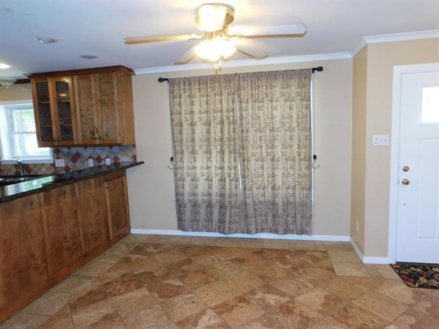 650 W Kansas St - Photo 3 of 24