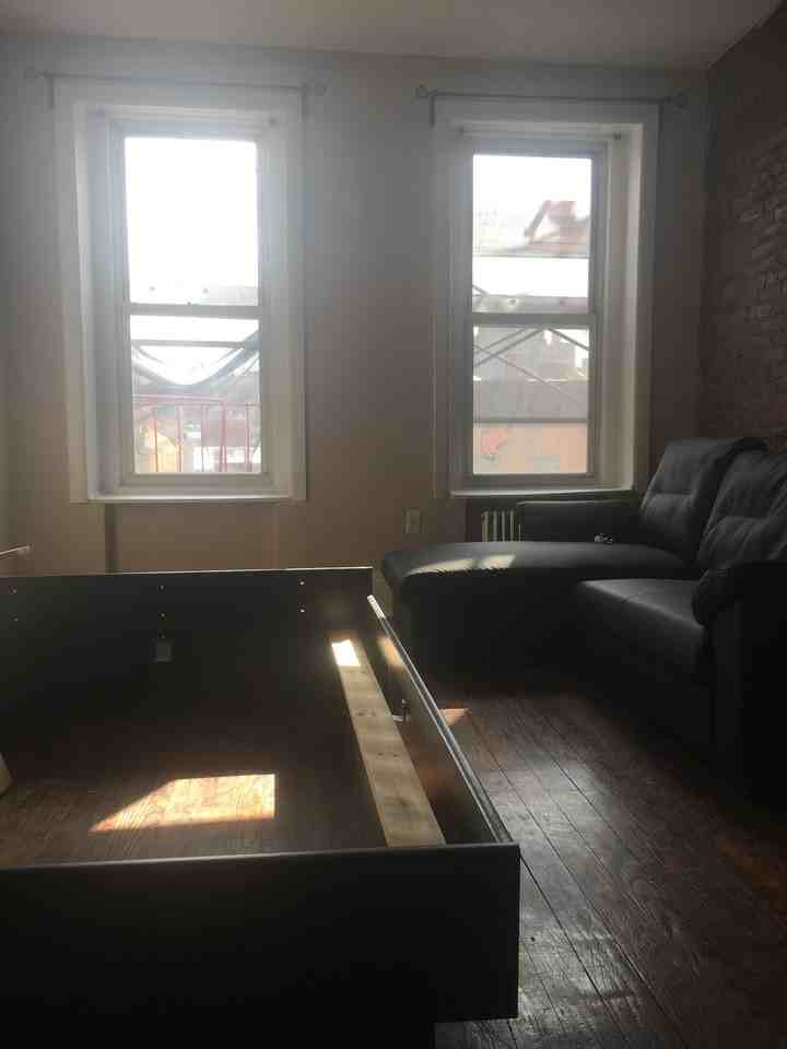 305 E 105 - Photo 2 of 6