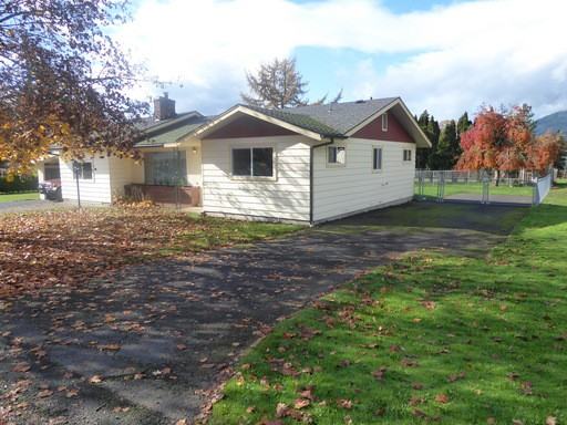 1440 NW Childs Rd - Photo 3 of 13