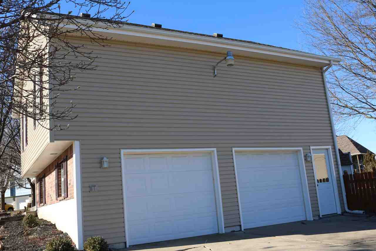 1302 Circle - Photo 2 of 15