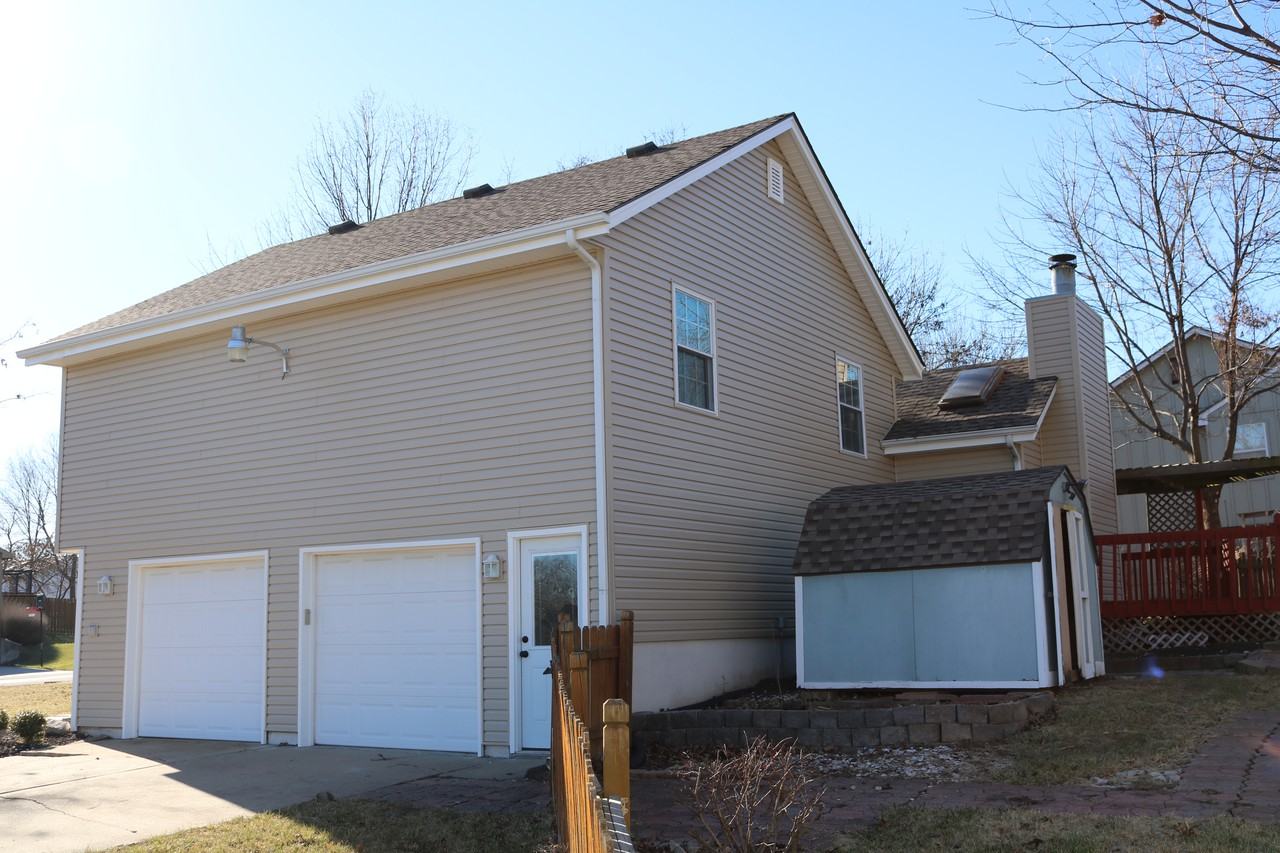 1302 Circle - Photo 3 of 15