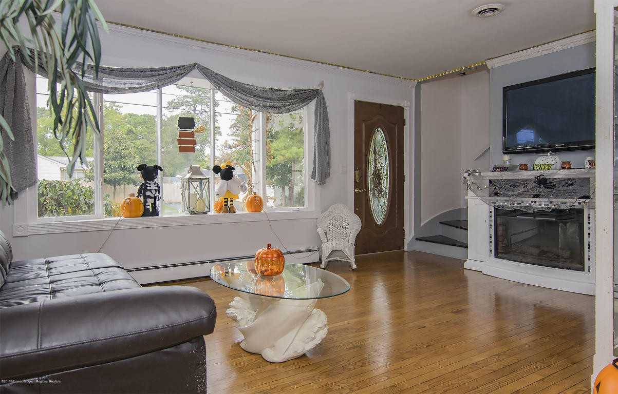 1927 Pineview Rd - Photo 3 of 19