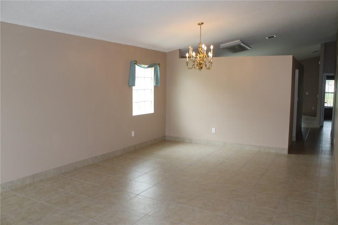 142 Southwest 204th Avenue - Photo 2 of 10