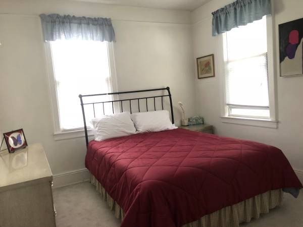 8609 188th St - Photo 3 of 20