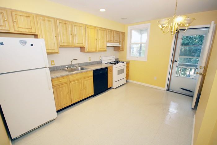 122 Highpoint Ave - Photo 2 of 11