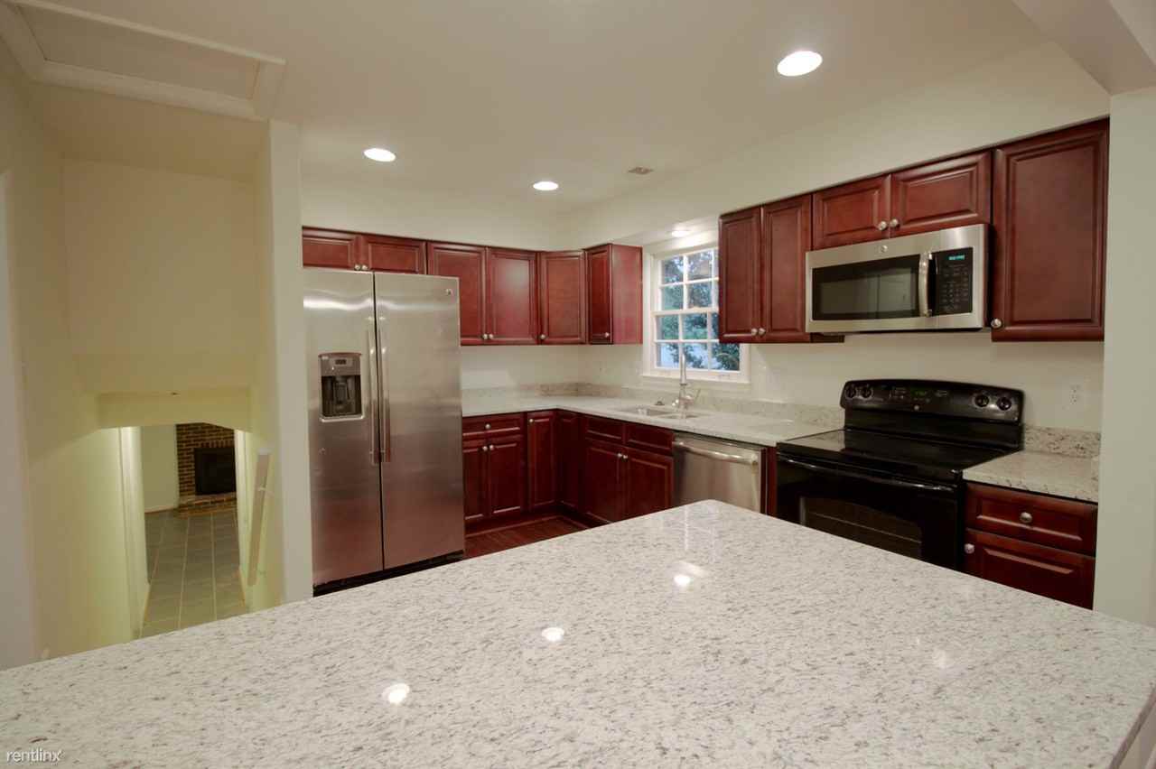 1915 Westfield St - Photo 2 of 10