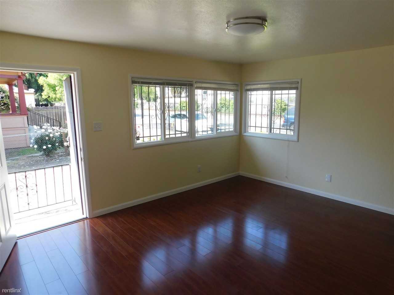 24657 Whitman St - Photo 2 of 11
