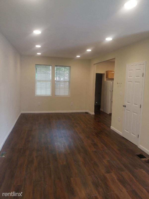 2711 Washington St - Photo 2 of 16