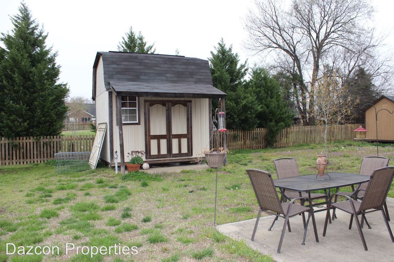 795 Juanita Dr SW - Photo 3 of 3