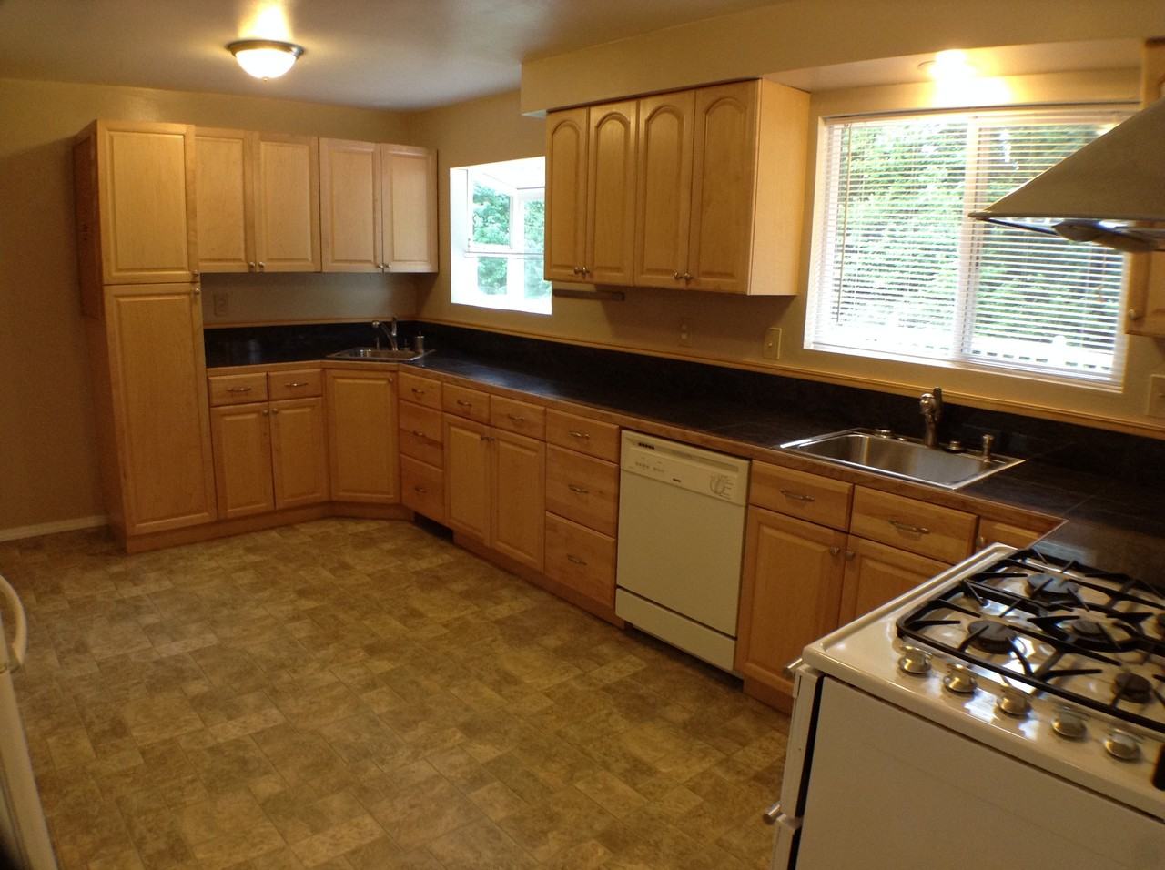 2807 86th St SE - Photo 2 of 19