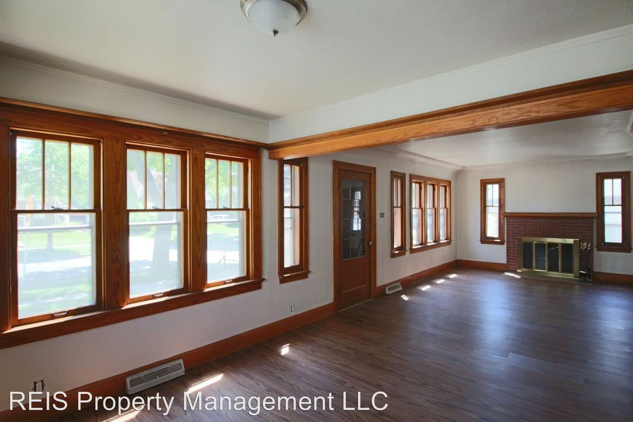 5919 N 39th St - Photo 3 of 18