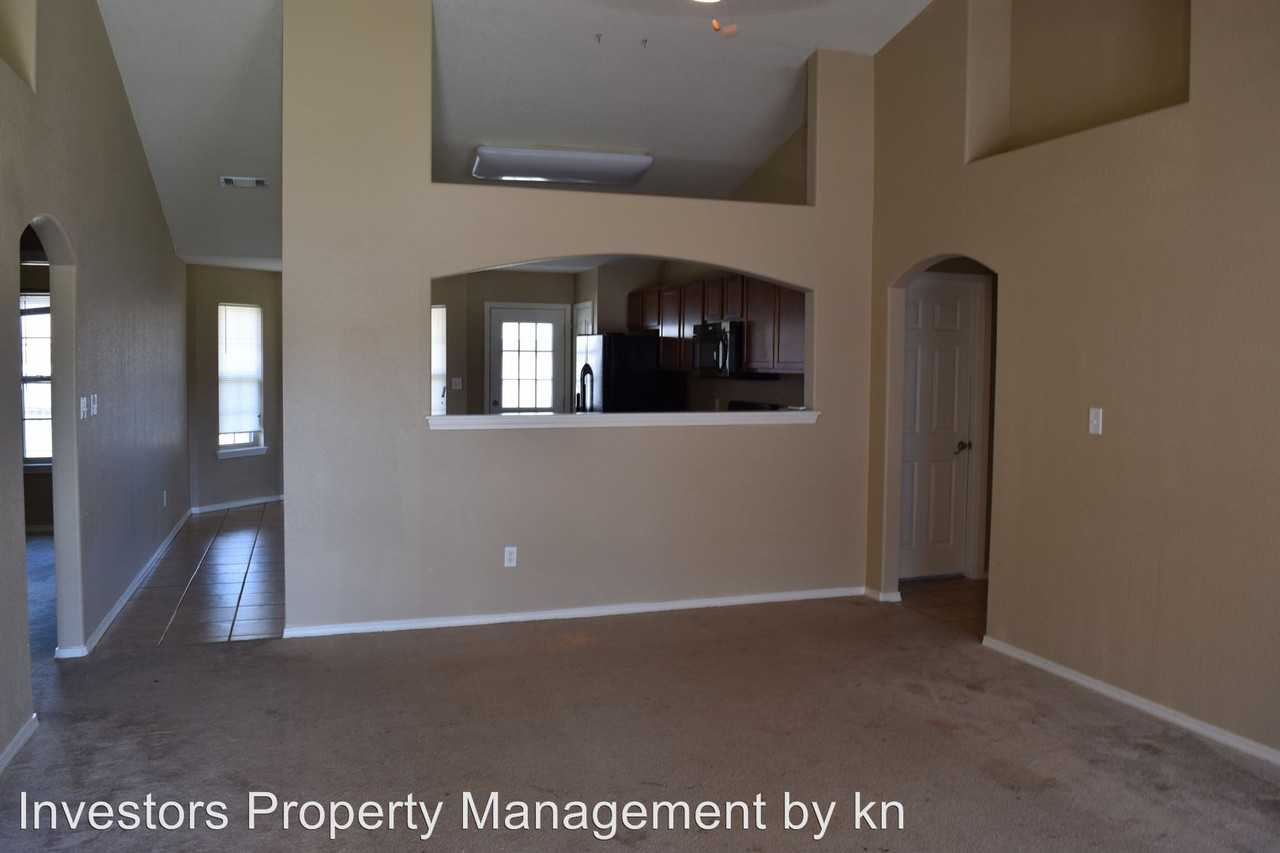 1246 Gracie Ct - Photo 2 of 9