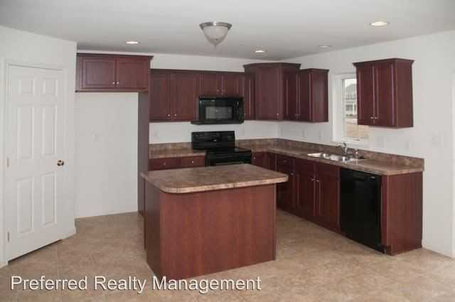 244 Lakeside Crossing - Photo 2 of 11