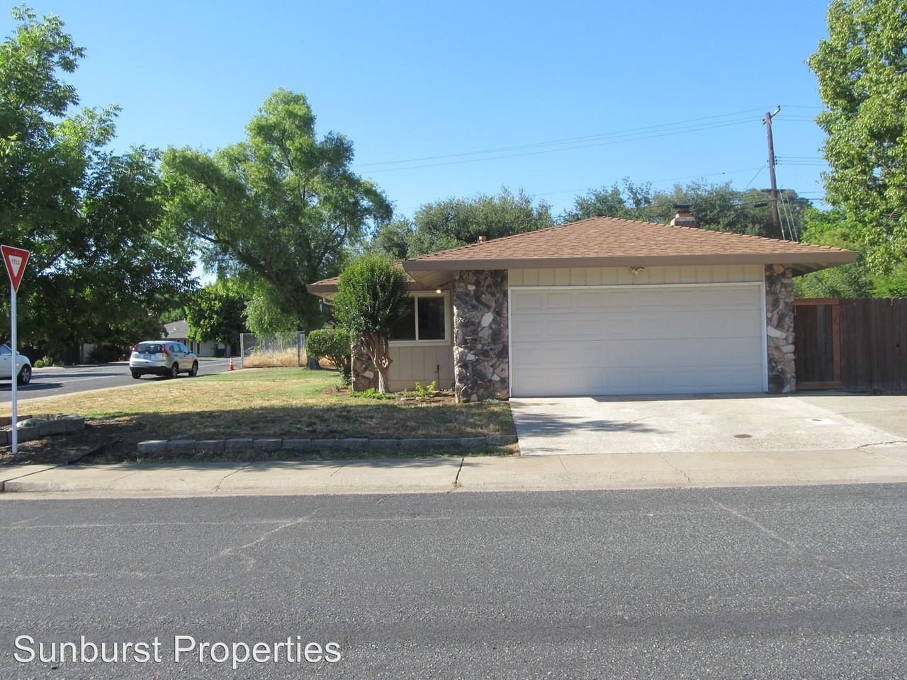 1636 Huntington Dr - Photo 3 of 31
