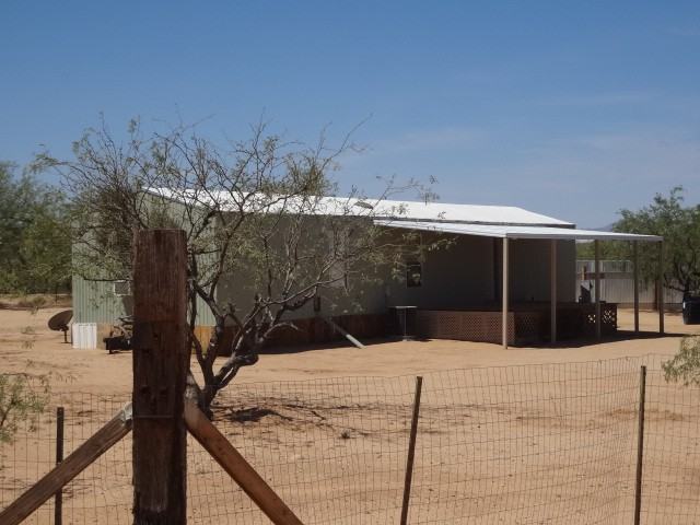 10980 S Gordon Ave - Photo 2 of 17