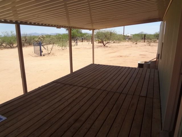 10980 S Gordon Ave - Photo 3 of 17