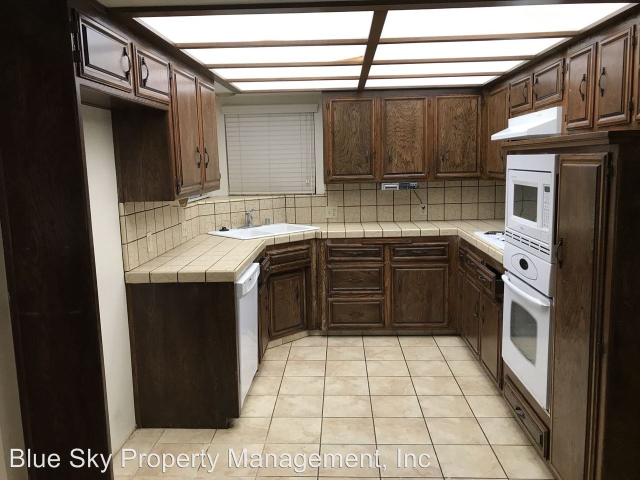 375 Fairhaven Ln - Photo 3 of 17