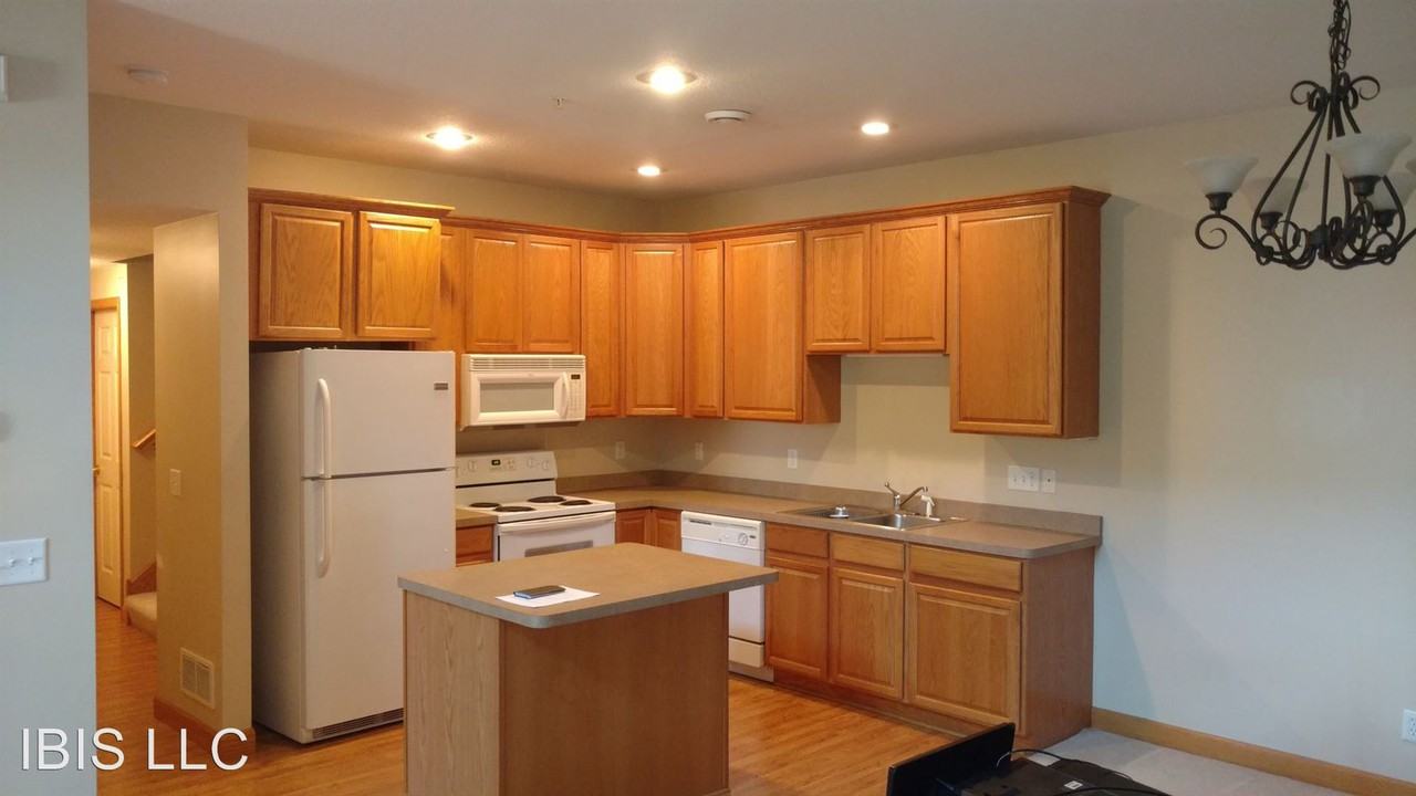 5816 Mt Curve Blvd - Photo 2 of 5