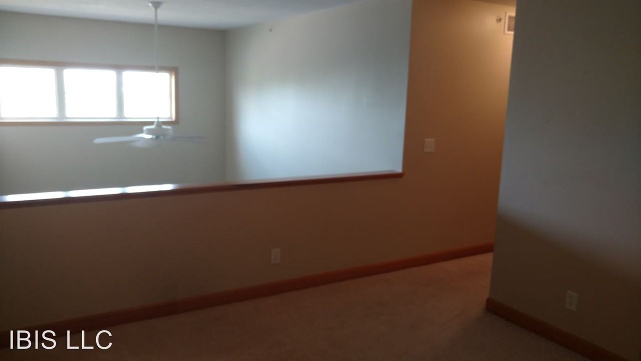 5816 Mt Curve Blvd - Photo 3 of 5