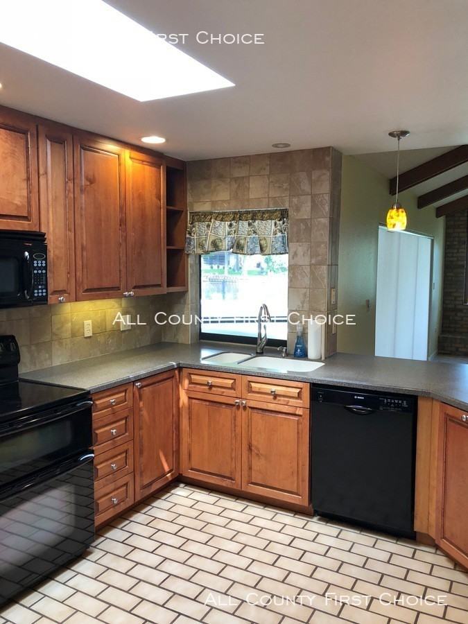 10921 Harborside Dr - Photo 2 of 15