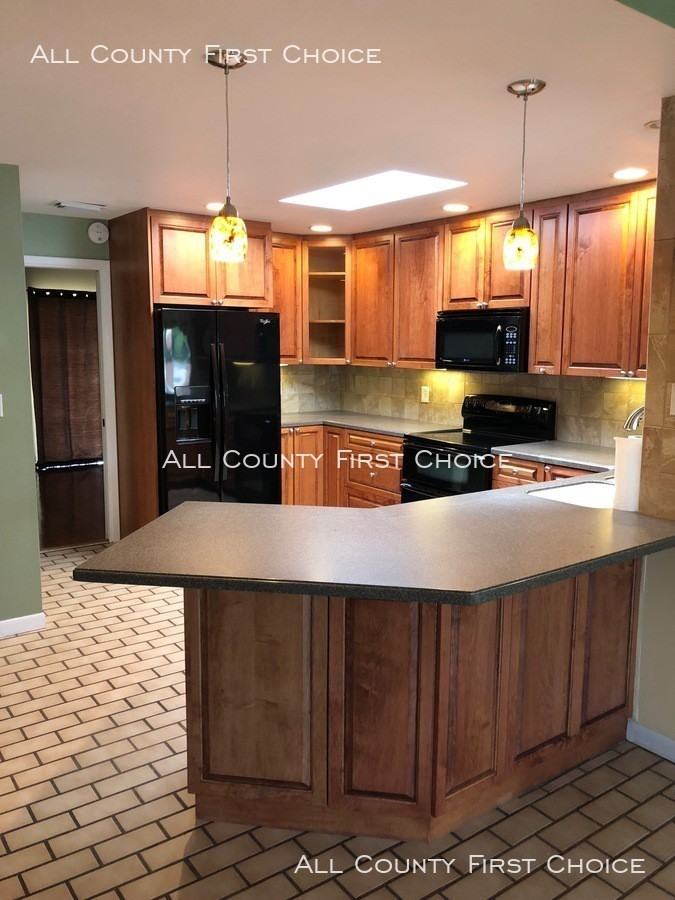 10921 Harborside Dr - Photo 3 of 15