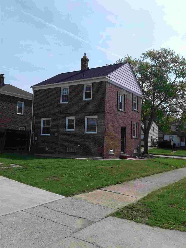 5440 Hollywood Ave - Photo 2 of 13