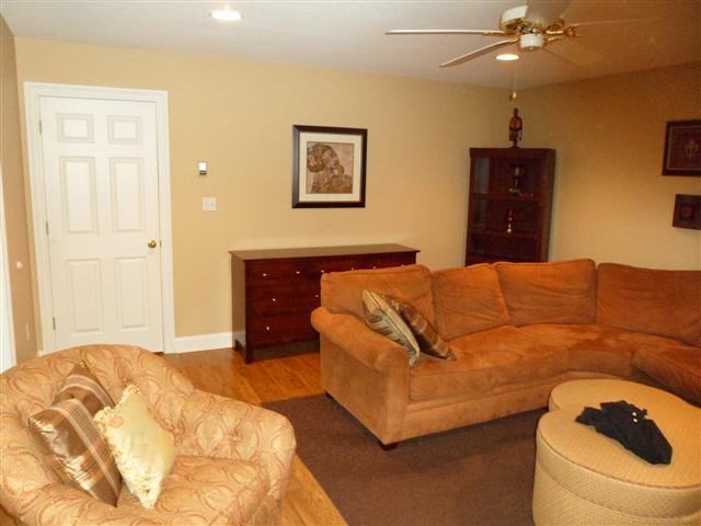 116 Northwest Cir - Photo 2 of 17