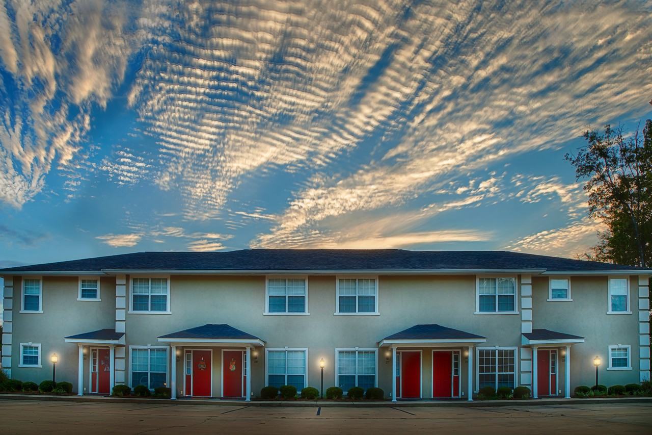 River Pointe Condominiums - Photo 2 of 10