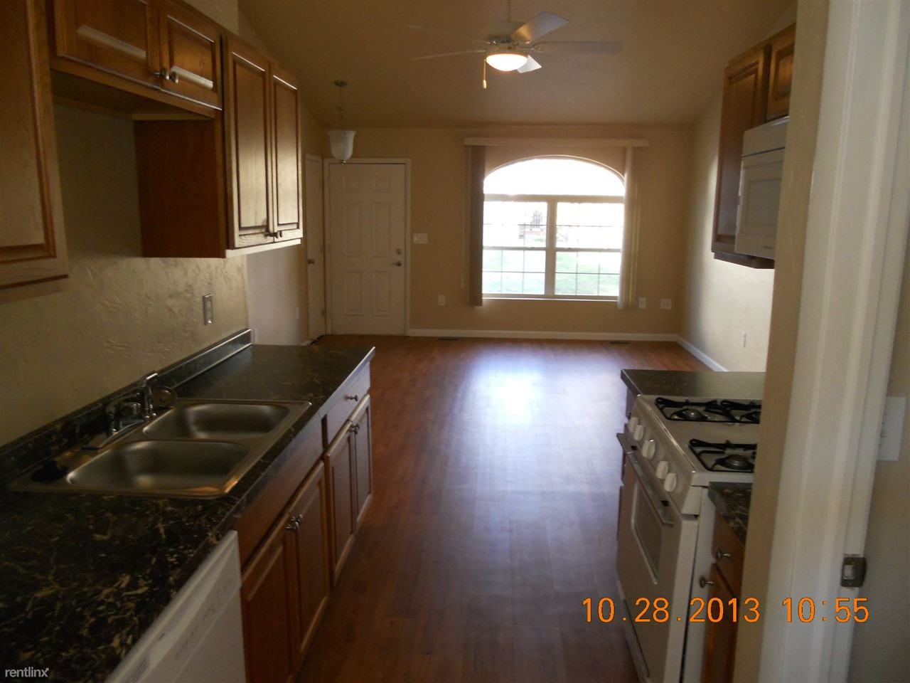 301 S Maple Ave - Photo 2 of 12