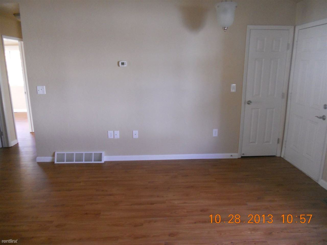 301 S Maple Ave - Photo 3 of 12