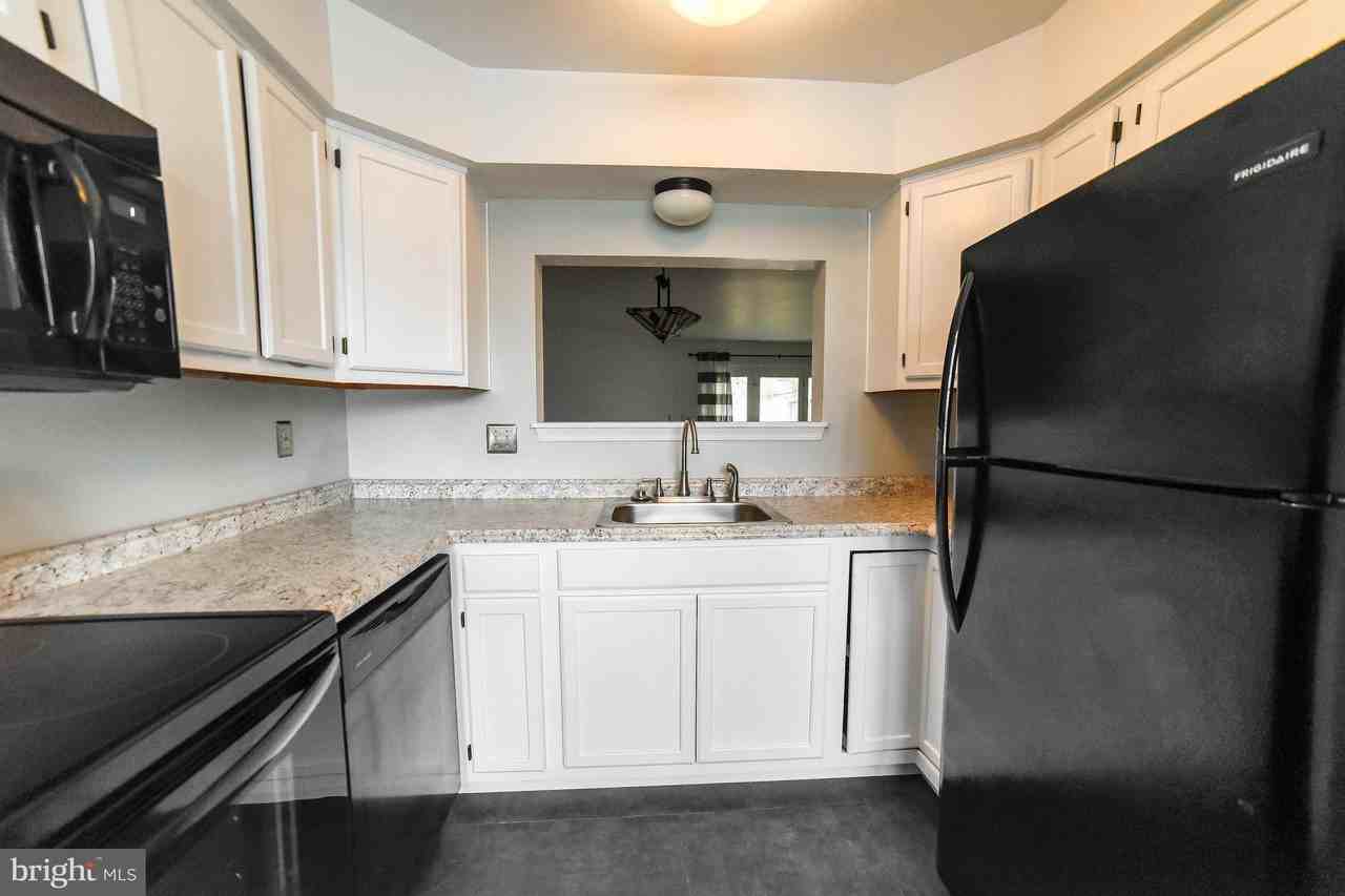 13204 Clipper Cir - Photo 3 of 28