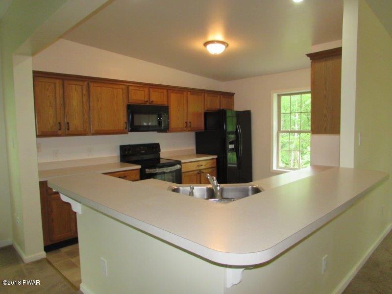 218 Comstock Dr - Photo 3 of 22