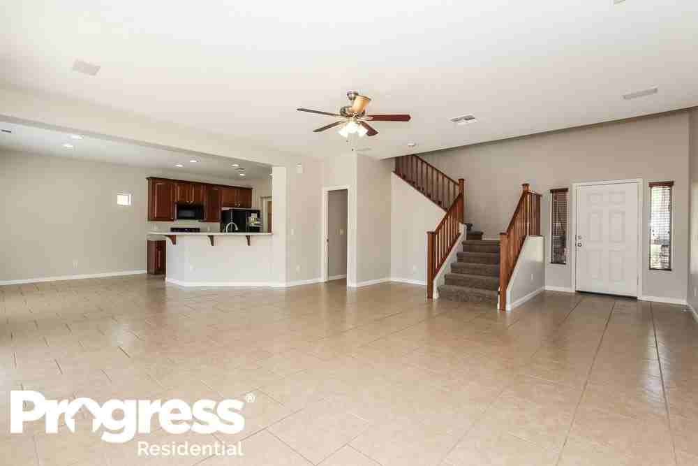 13875 W Mauna Loa Ln - Photo 3 of 14