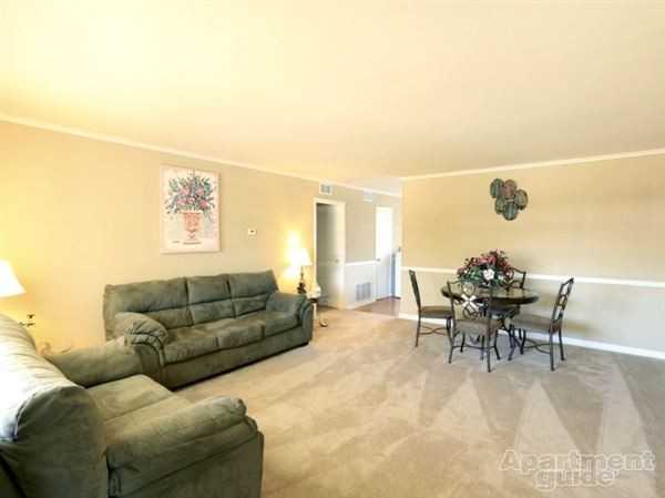 Shamrock Gardens Apartments - Photo 2 of 9