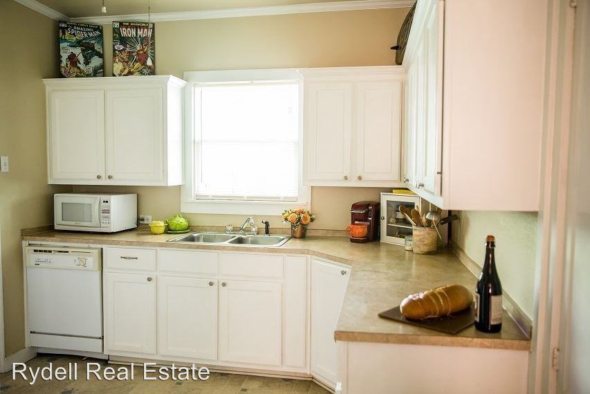 2326 Washington Ave - Photo 2 of 6