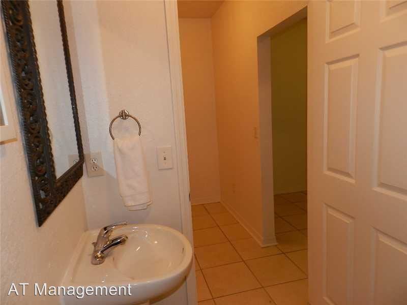 1021 NW 3rd St - Photo 3 of 10