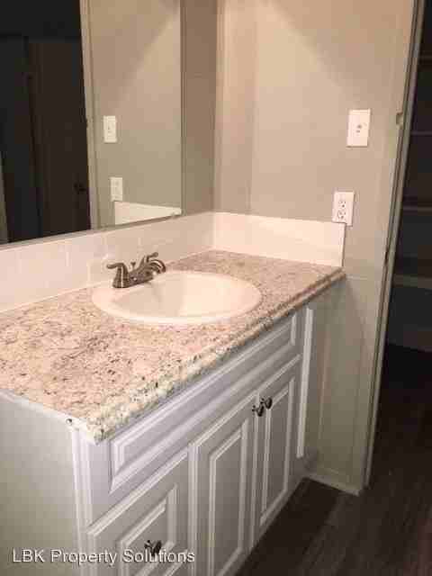 521 42nd St Lubbock, TX 79404 - Photo 3 of 10