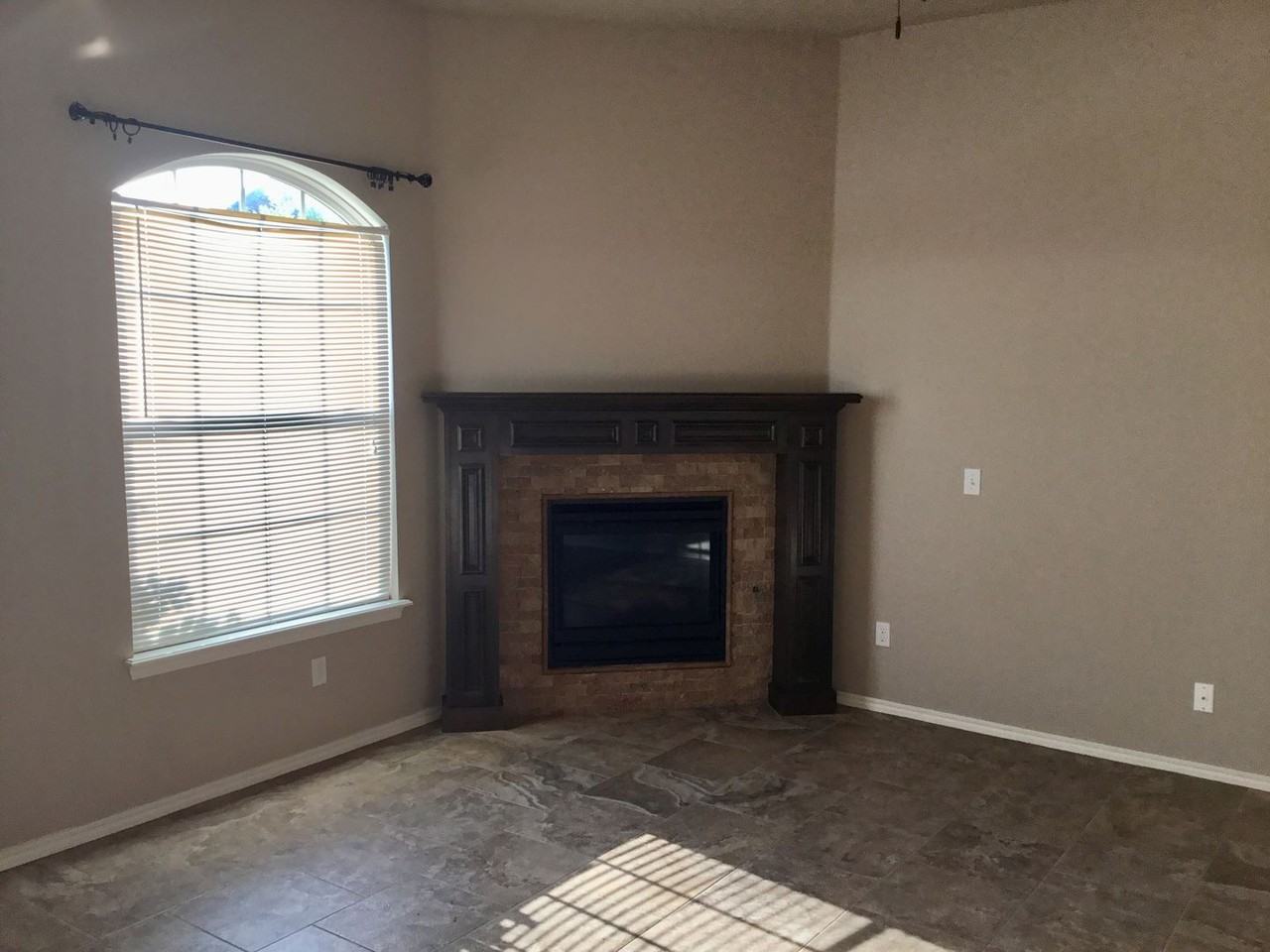 12201 Buckingham Ln - Photo 2 of 28