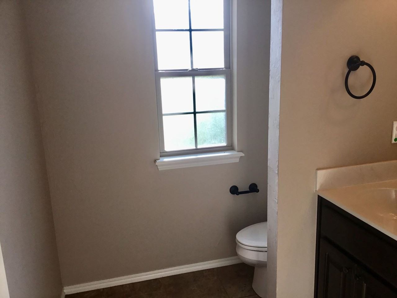 12201 Buckingham Ln - Photo 3 of 28