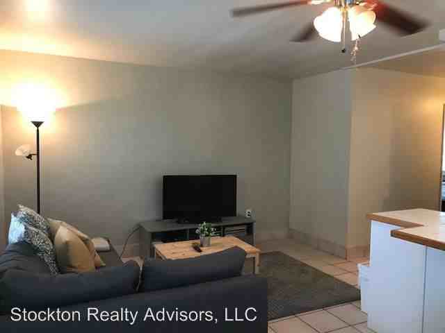 1638 Laurel St - Photo 3 of 12