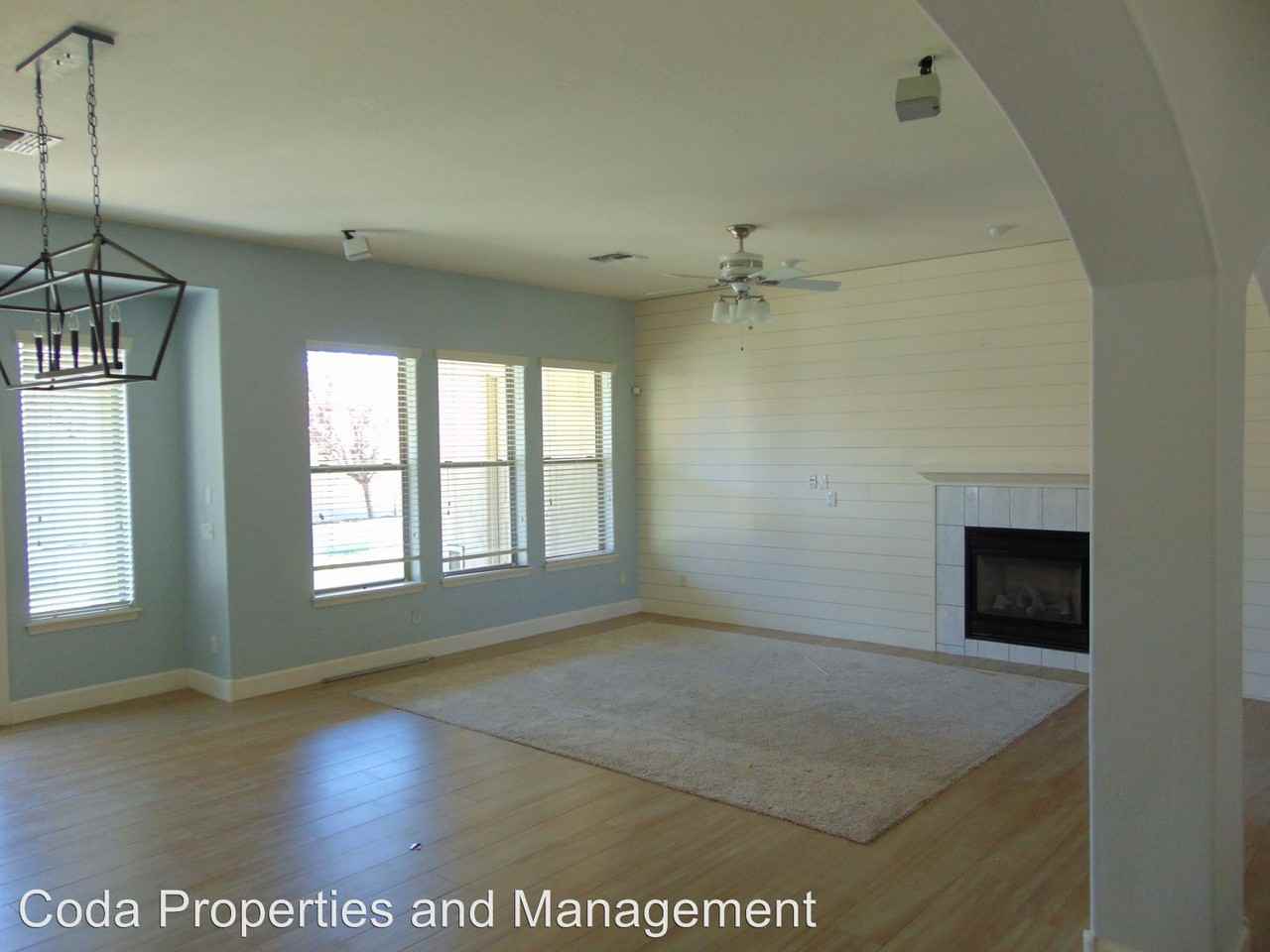 3093 E Comstock Dr - Photo 2 of 13