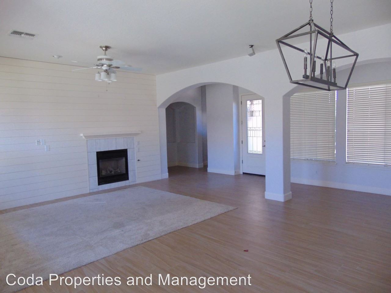 3093 E Comstock Dr - Photo 3 of 13