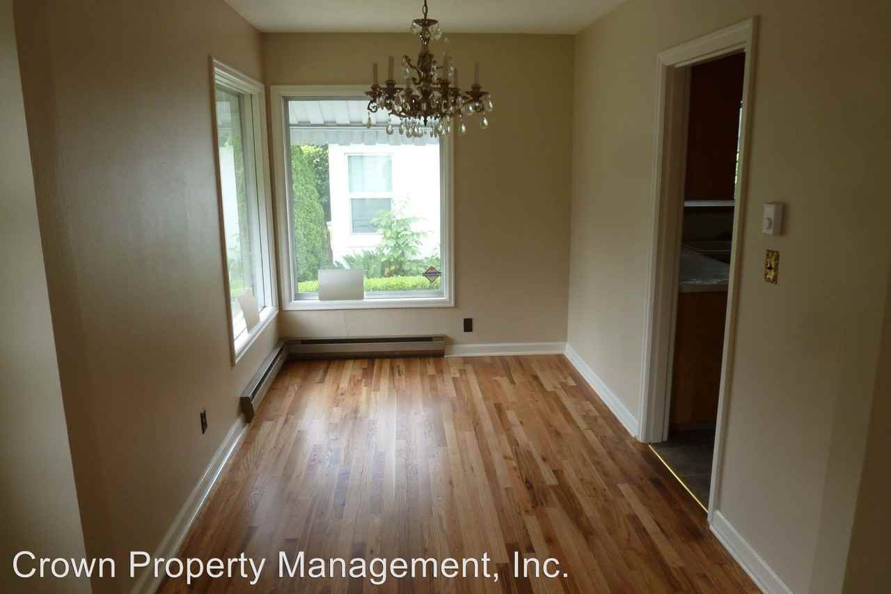 2535 Laurel Ave NE - Photo 3 of 11