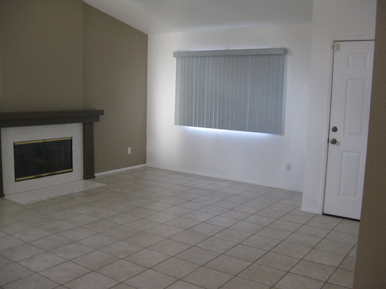 36711 Silverspur Ln - Photo 3 of 9