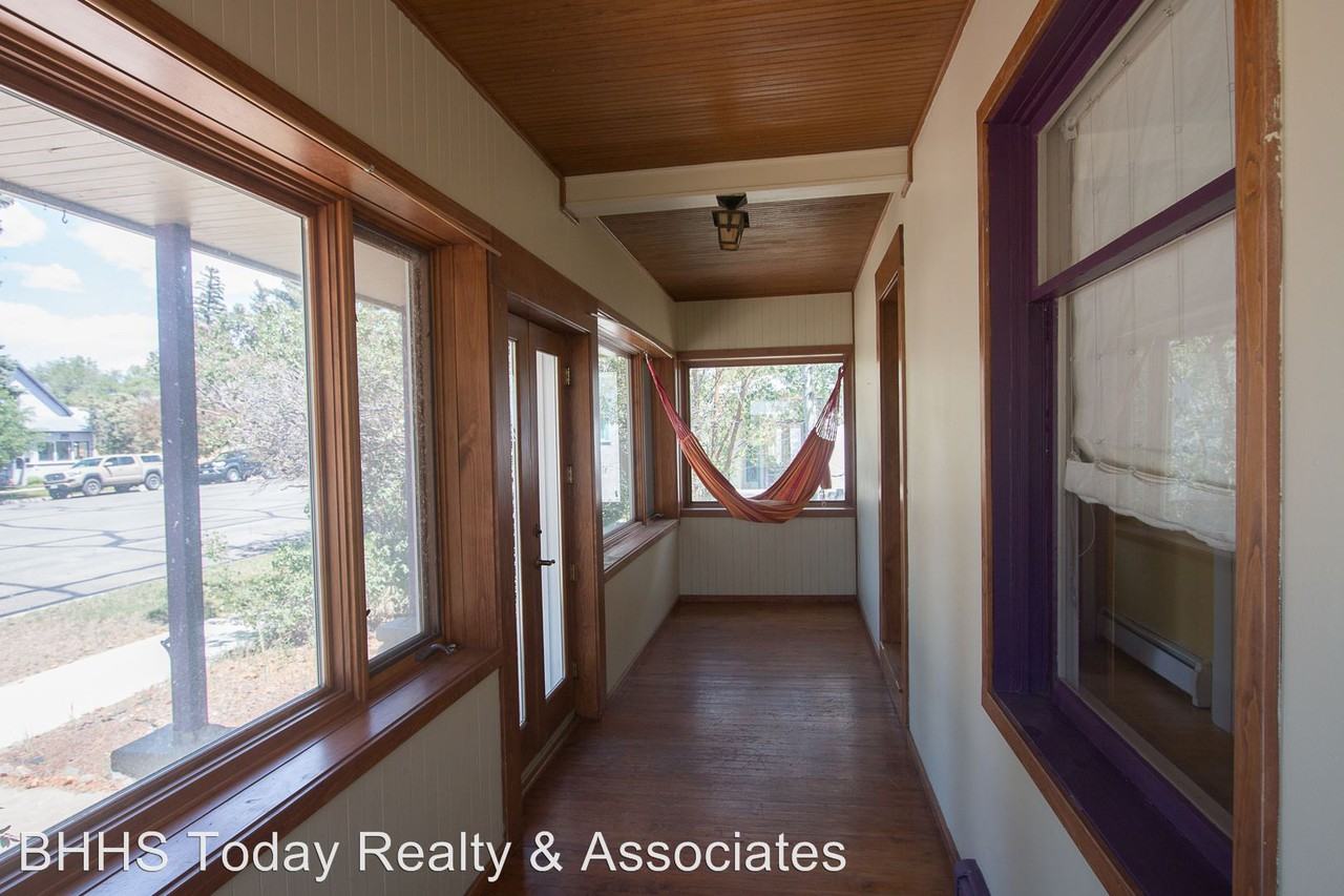 318 S Main St - Photo 3 of 12