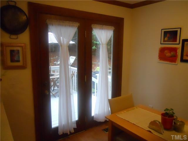 326 Brandermill Dr - Photo 2 of 25