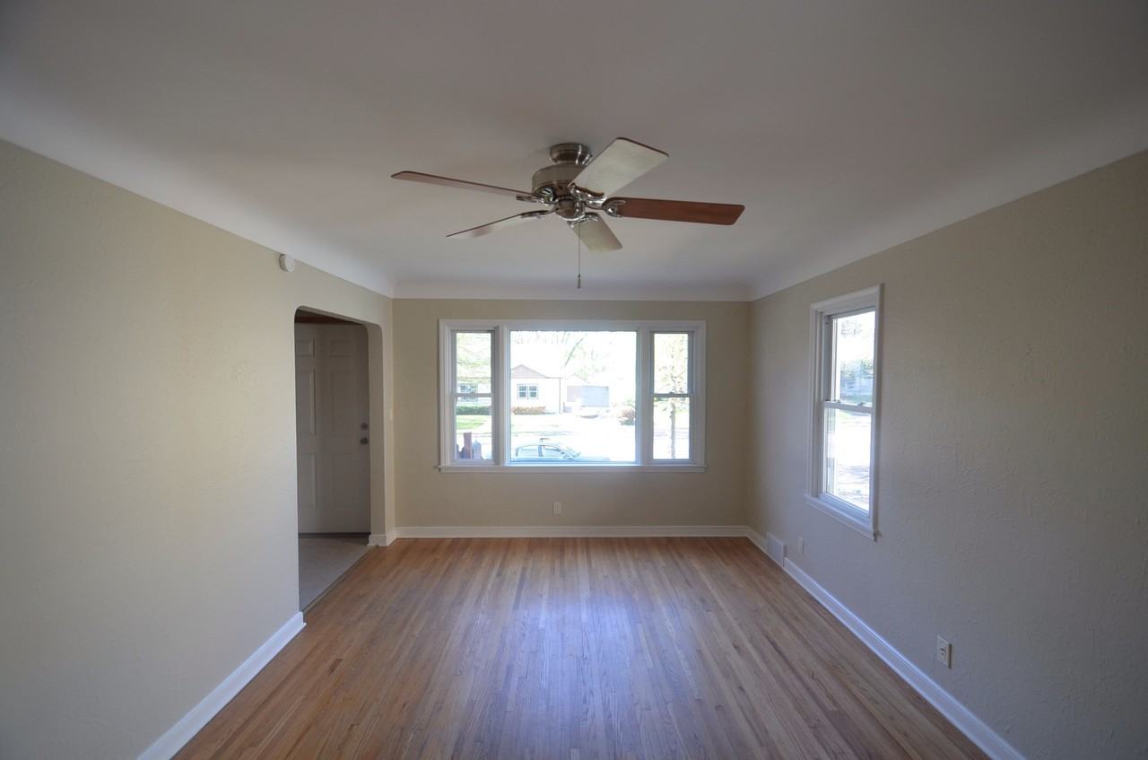 1577 Arlington Ave E - Photo 2 of 5